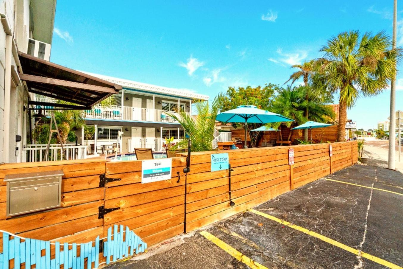 Boutique Beach Retreat Сейнт Пийт Бийч Екстериор снимка