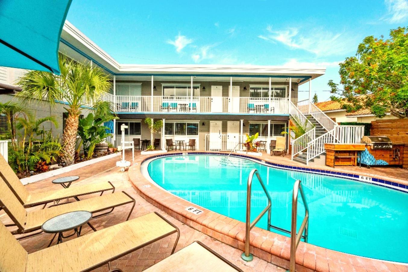 Boutique Beach Retreat Сейнт Пийт Бийч Екстериор снимка
