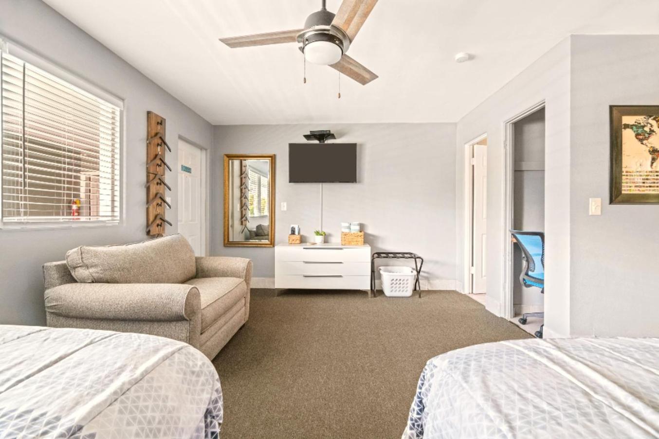Boutique Beach Retreat Сейнт Пийт Бийч Екстериор снимка